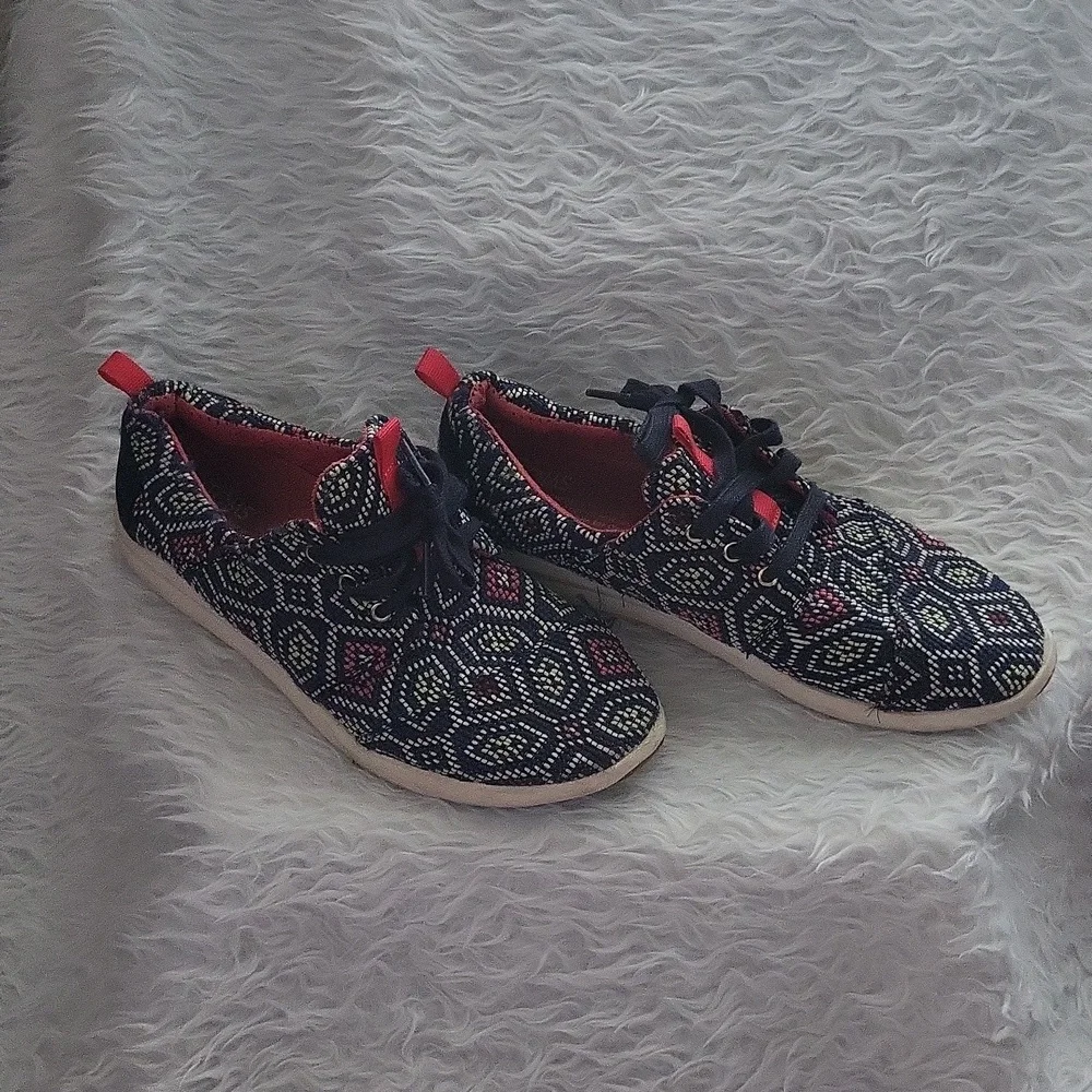 TOMS Del Rey Navy Aztec/ Textured Lace Up Sneakers shoes